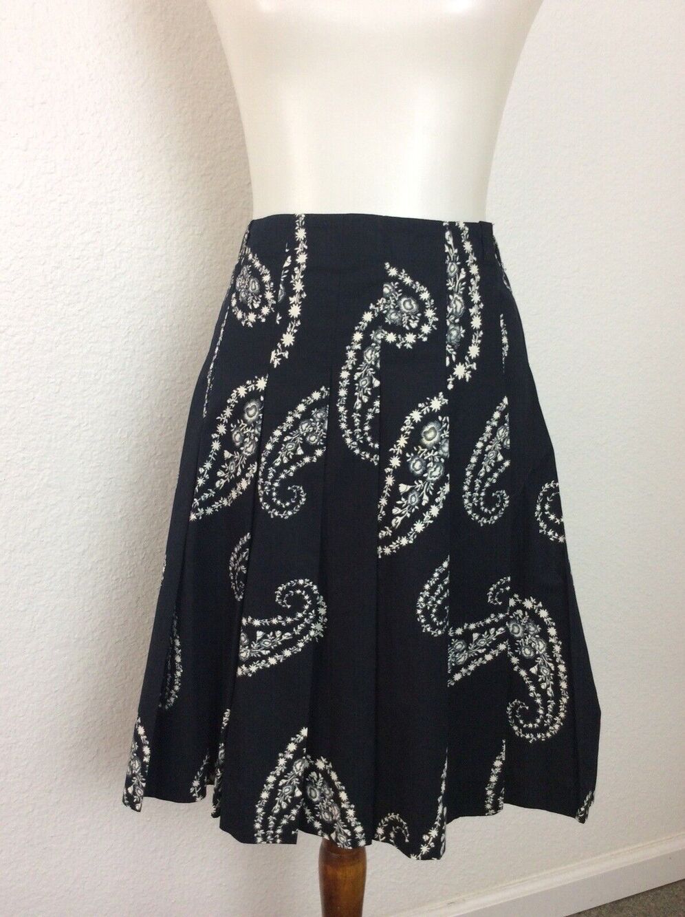 Club Monaco Skirt Pleated Paisley Print